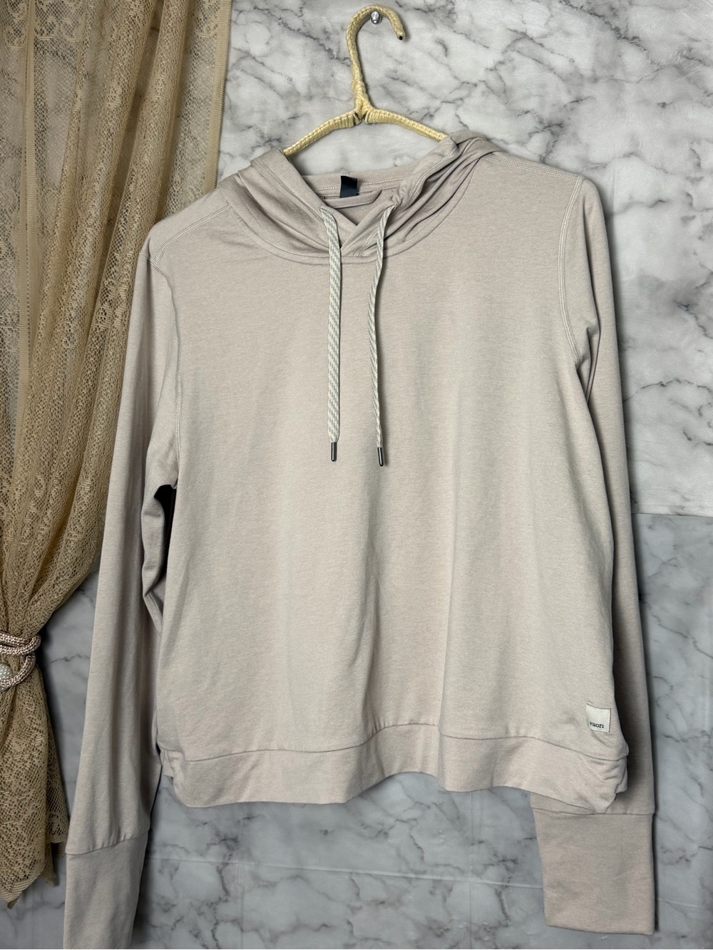 Vuori Halo Essential Hoodie L Salt Heather DreamKnit Pullover Athleisure